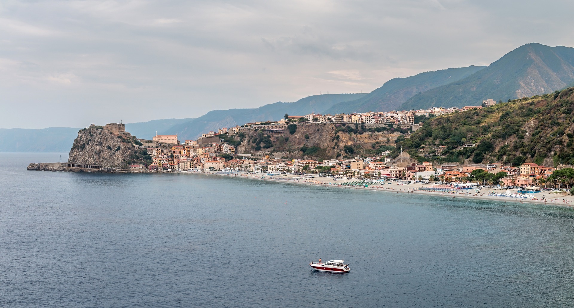 yacht-5675704_1920